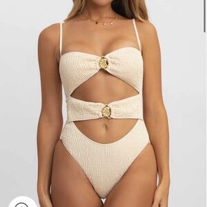 Blackbough Kaia cut out one piece  NWT